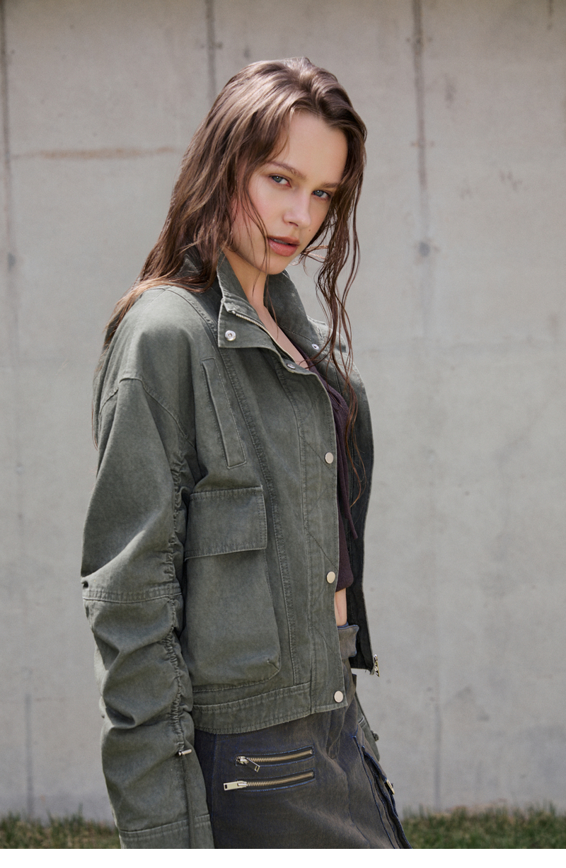 모델 착장 (model-wearing · KHAKI · 2/2)