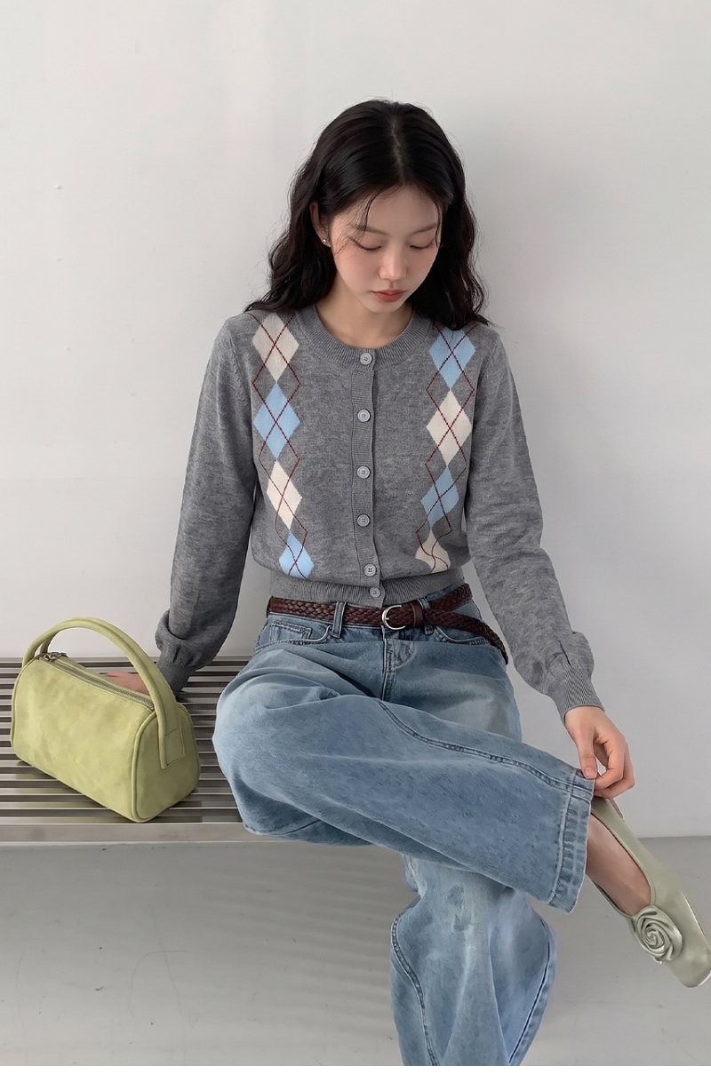 모델 착장 (model-wearing · GREY)